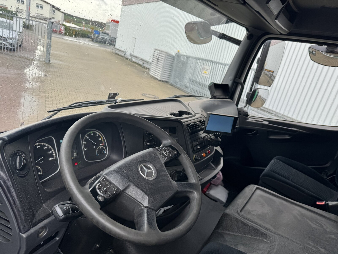 Mercedes-Benz Atego 1223 L 4x2 Atego 1223 L 4x2 mit Heckkran Atlas 88.3-A2L, Funk - شاحنة كرين, شاحنات مسطحة: صور 5 Mercedes-Benz Atego 1223 L 4x2 Atego 1223 L 4x2 mit Heckkran Atlas 88.3-A2L, Funk - شاحنة كرين, شاحنات مسطحة: صور 5