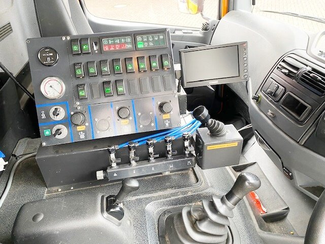 Mercedes-Benz Atego 1324 4x2 Atego 1324 4x2, Kehrmaschine Explorer 8 - شاحنة: صور 3 Mercedes-Benz Atego 1324 4x2 Atego 1324 4x2, Kehrmaschine Explorer 8 - شاحنة: صور 3