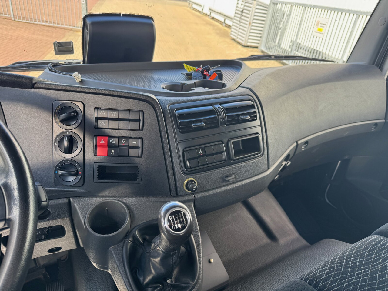 Mercedes-Benz Atego 1630 K 4x2 Atego 1630 K 4x2, 2x AHK - قلابات: صور 4 Mercedes-Benz Atego 1630 K 4x2 Atego 1630 K 4x2, 2x AHK - قلابات: صور 4