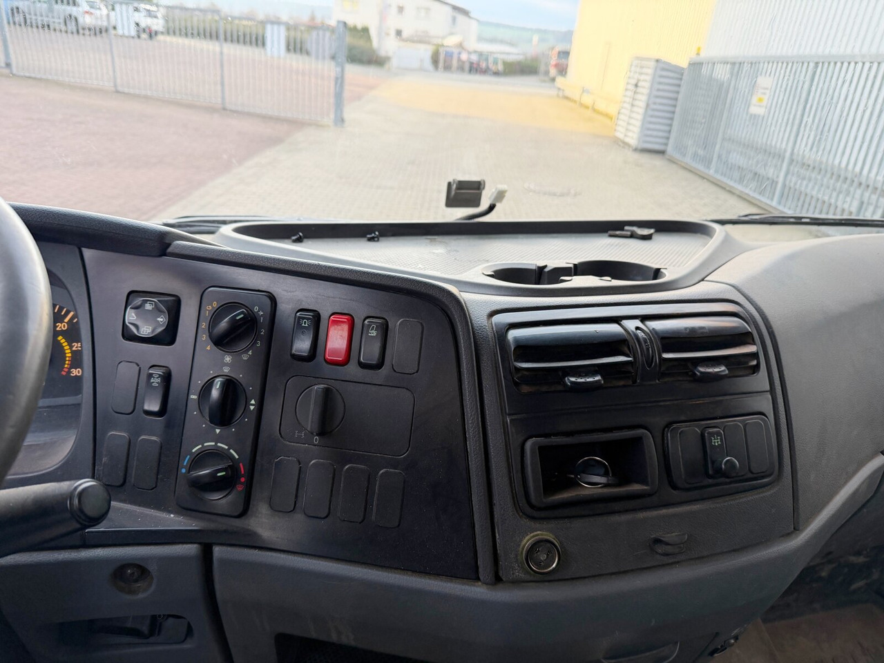 Mercedes-Benz Atego 818 K 4x2 Atego 818 K 4x2, 2x AHK - قلابات: صور 5 Mercedes-Benz Atego 818 K 4x2 Atego 818 K 4x2, 2x AHK - قلابات: صور 5