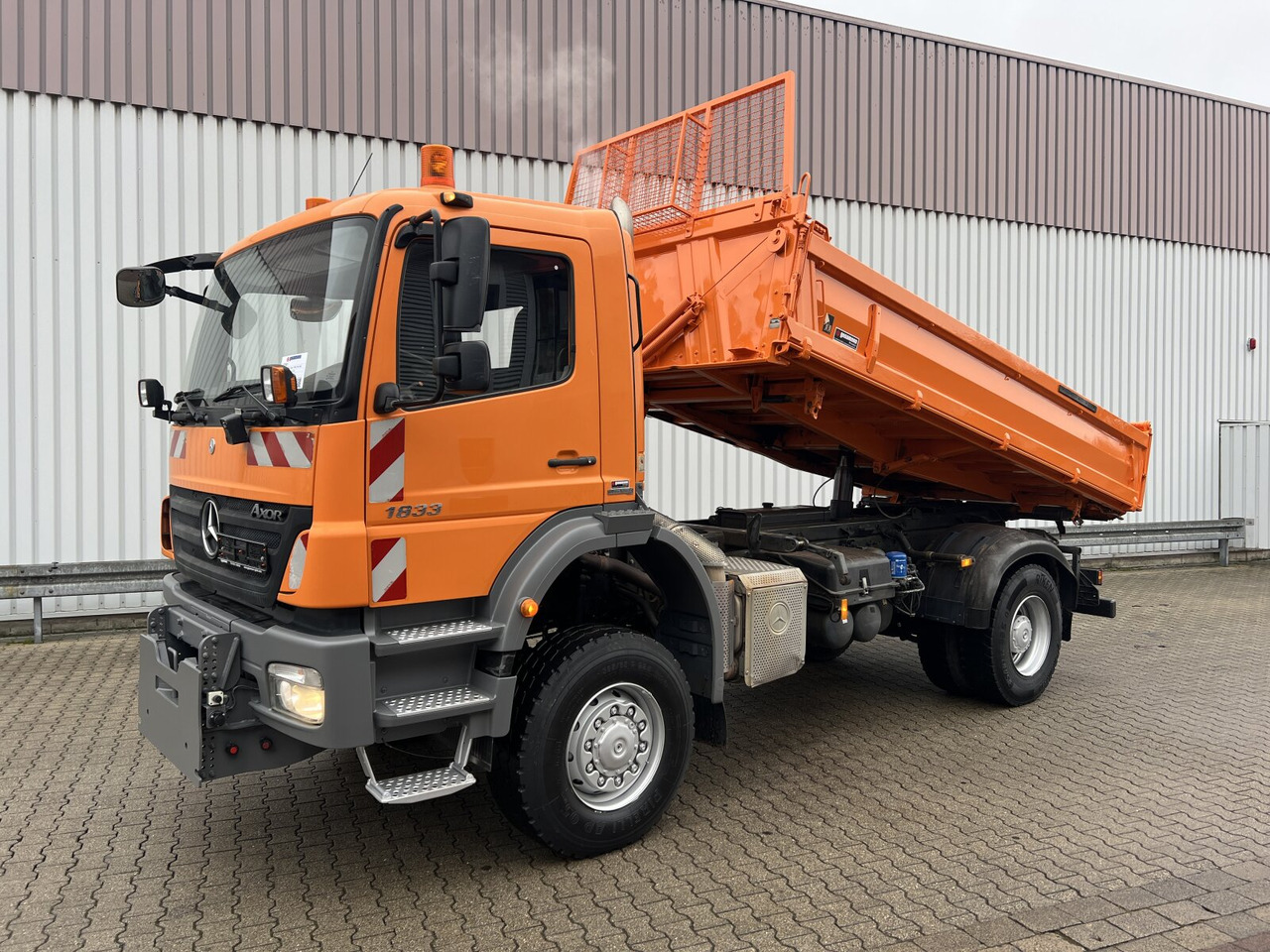 Mercedes-Benz Axor 1833 AK 4x4 Axor 1833 AK 4x4, Winterdienstausstattung - قلابات: صور 1 Mercedes-Benz Axor 1833 AK 4x4 Axor 1833 AK 4x4, Winterdienstausstattung - قلابات: صور 1
