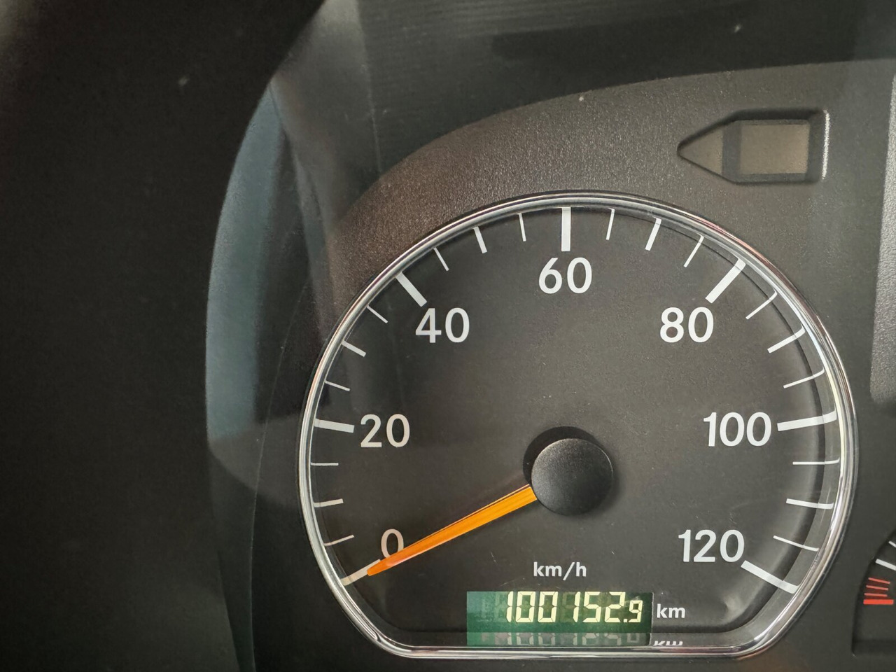 Mercedes-Benz Axor 1833 L 4x2 Axor 1833 L 4x2, Getränkekoffer - بصندوق مغلق شاحنة: صور 4 Mercedes-Benz Axor 1833 L 4x2 Axor 1833 L 4x2, Getränkekoffer - بصندوق مغلق شاحنة: صور 4