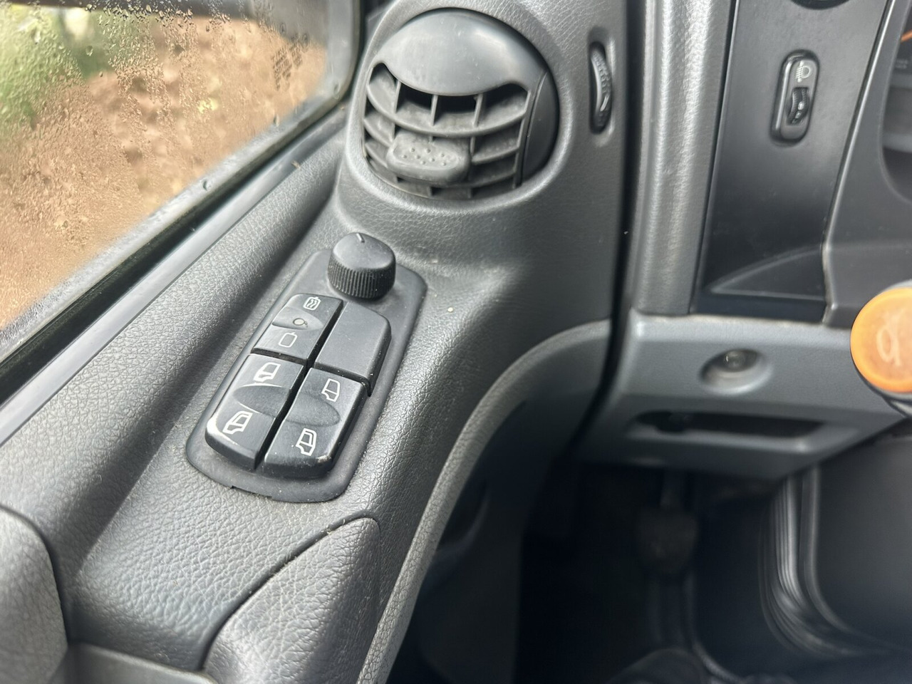 Mercedes-Benz Axor 2629 K 6x4 Axor 2629 K 6x4, PTO, Steel, Manual, 6-Zylinder - الشاسيه شاحنة: صور 5 Mercedes-Benz Axor 2629 K 6x4 Axor 2629 K 6x4, PTO, Steel, Manual, 6-Zylinder - الشاسيه شاحنة: صور 5