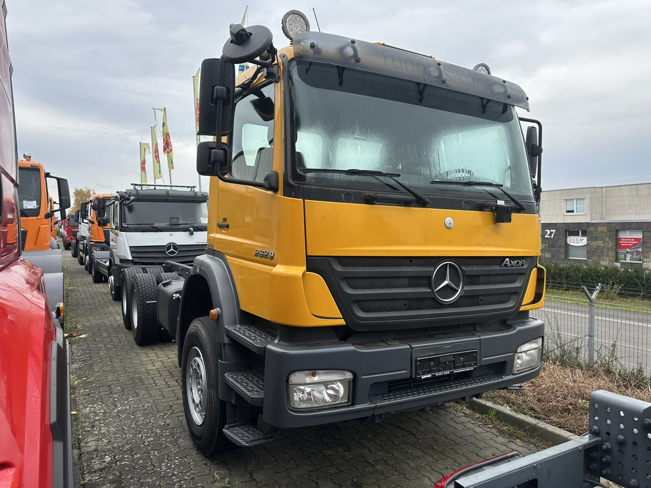 Mercedes-Benz Axor 2629 K 6x4 Axor 2629 K 6x4, PTO, Steel, Manual, 6-Zylinder - الشاسيه شاحنة: صور 1 Mercedes-Benz Axor 2629 K 6x4 Axor 2629 K 6x4, PTO, Steel, Manual, 6-Zylinder - الشاسيه شاحنة: صور 1