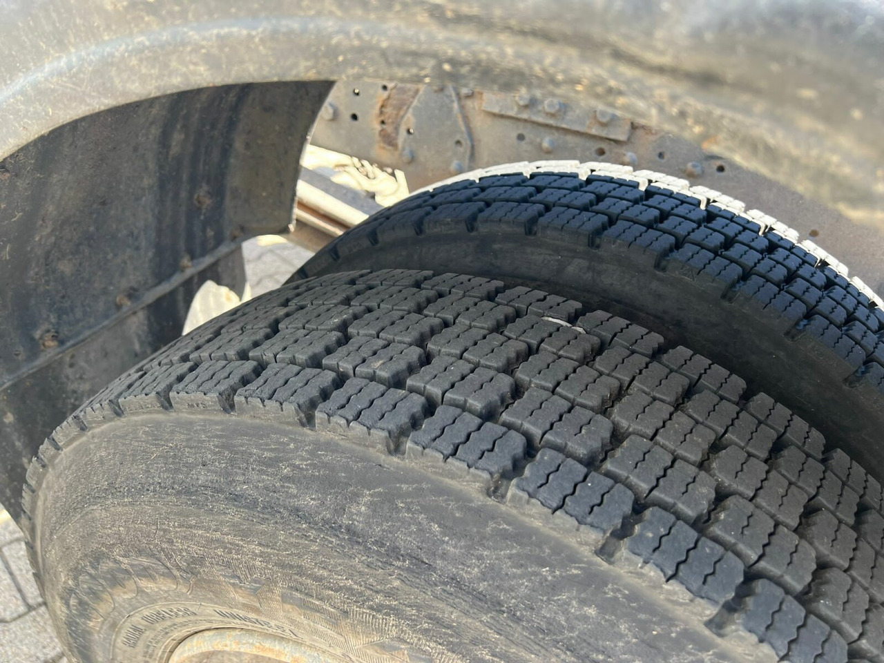 Mercedes-Benz LK 817 4x2 LK 817 4x2, City-Abroller, 6-Zylinder Motor - شاحنة ذات الخطاف: صور 5 Mercedes-Benz LK 817 4x2 LK 817 4x2, City-Abroller, 6-Zylinder Motor - شاحنة ذات الخطاف: صور 5