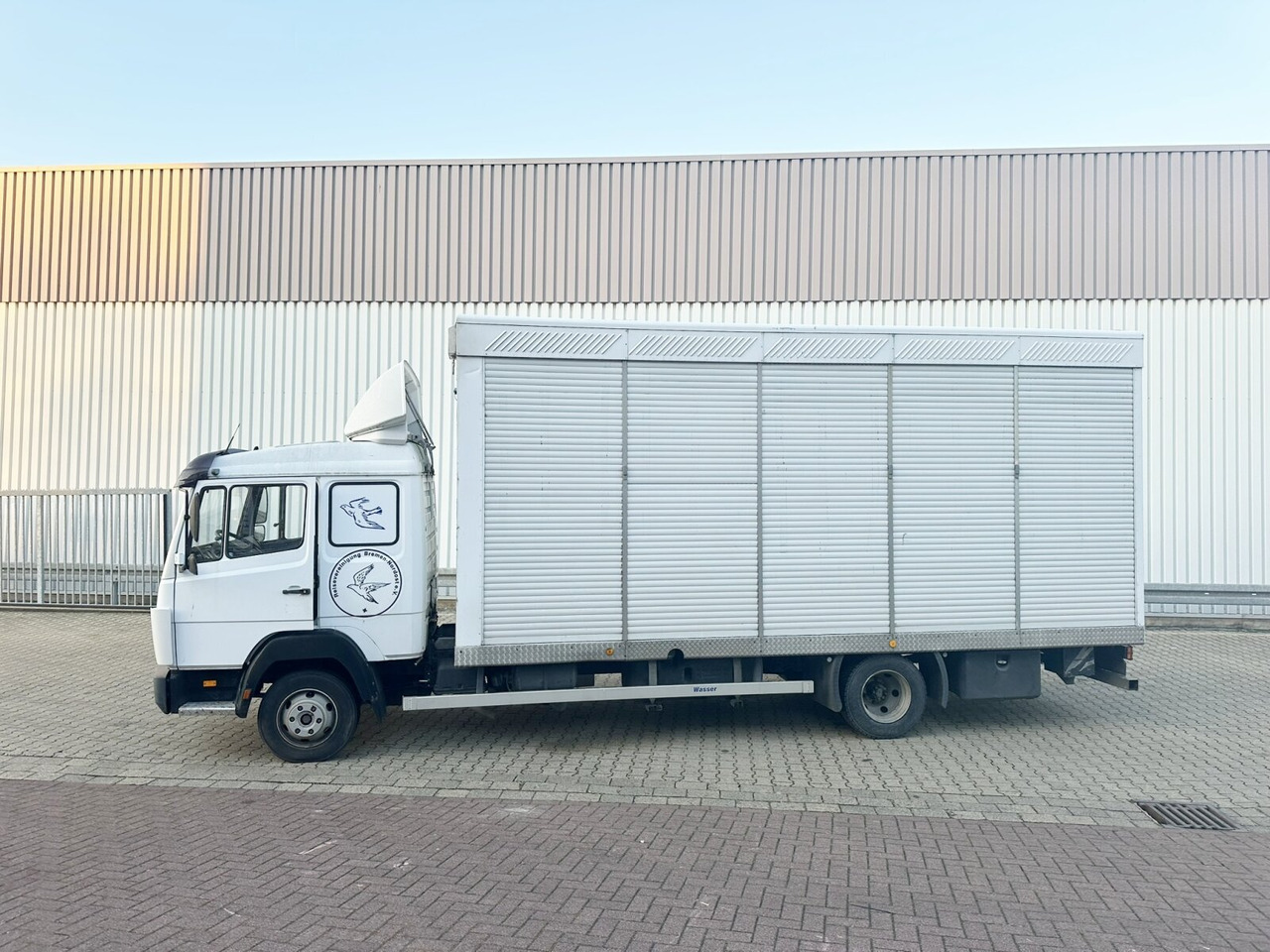 بصندوق مغلق شاحنة Mercedes-Benz LK 817 4x2 LK 817 4x2, Taubentransporter: صور 14