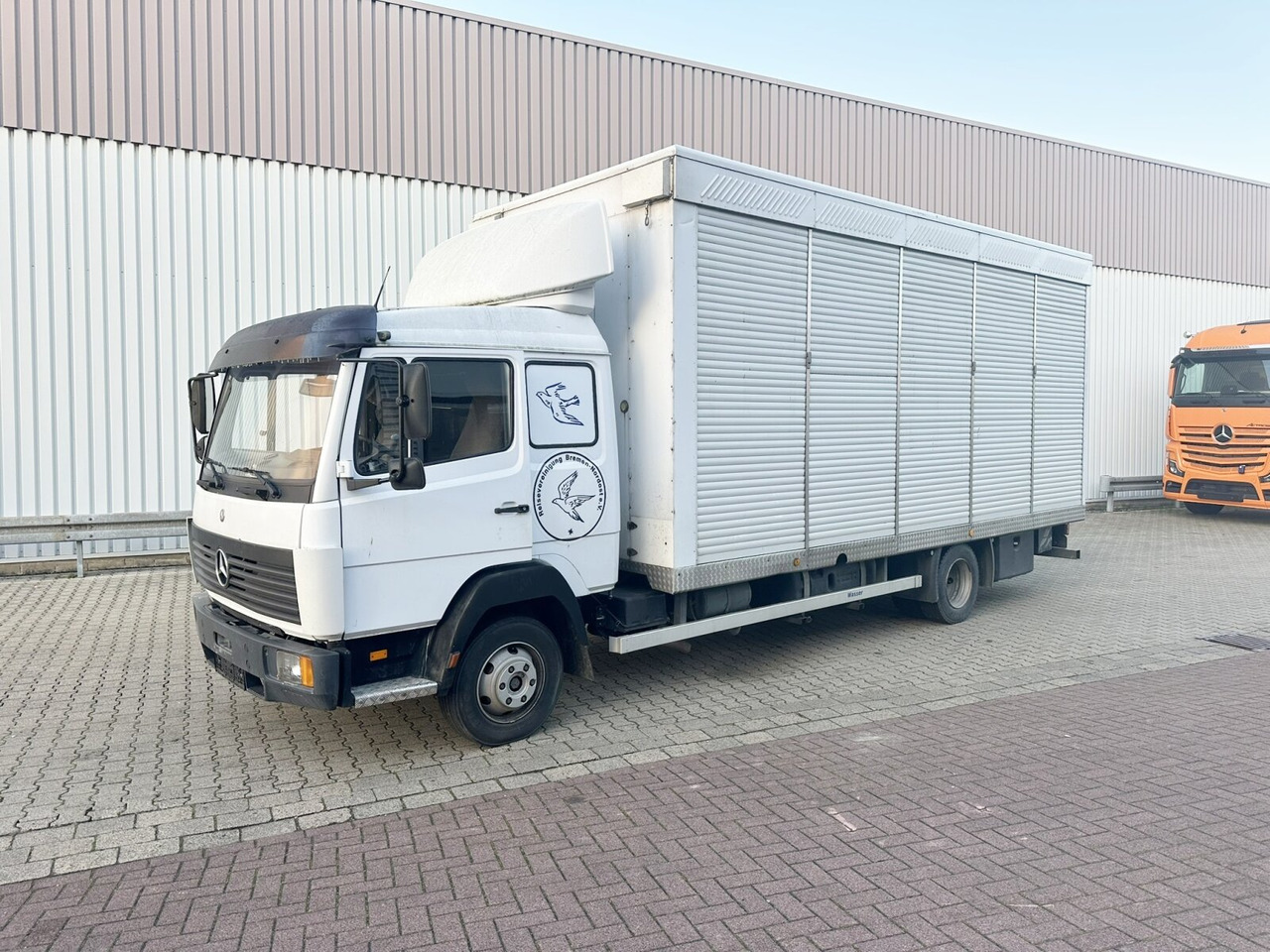 بصندوق مغلق شاحنة Mercedes-Benz LK 817 4x2 LK 817 4x2, Taubentransporter: صور 8