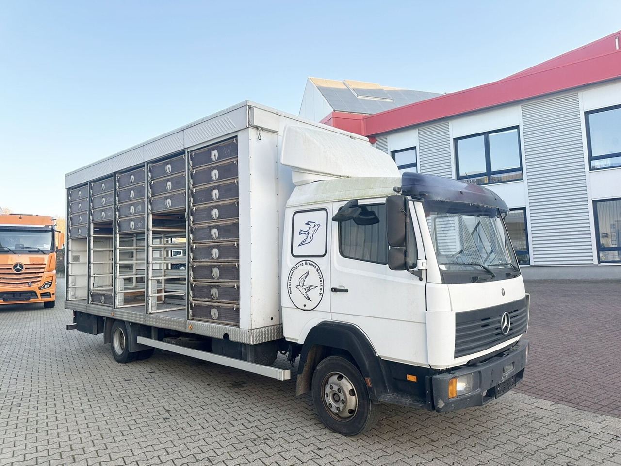 بصندوق مغلق شاحنة Mercedes-Benz LK 817 4x2 LK 817 4x2, Taubentransporter: صور 9