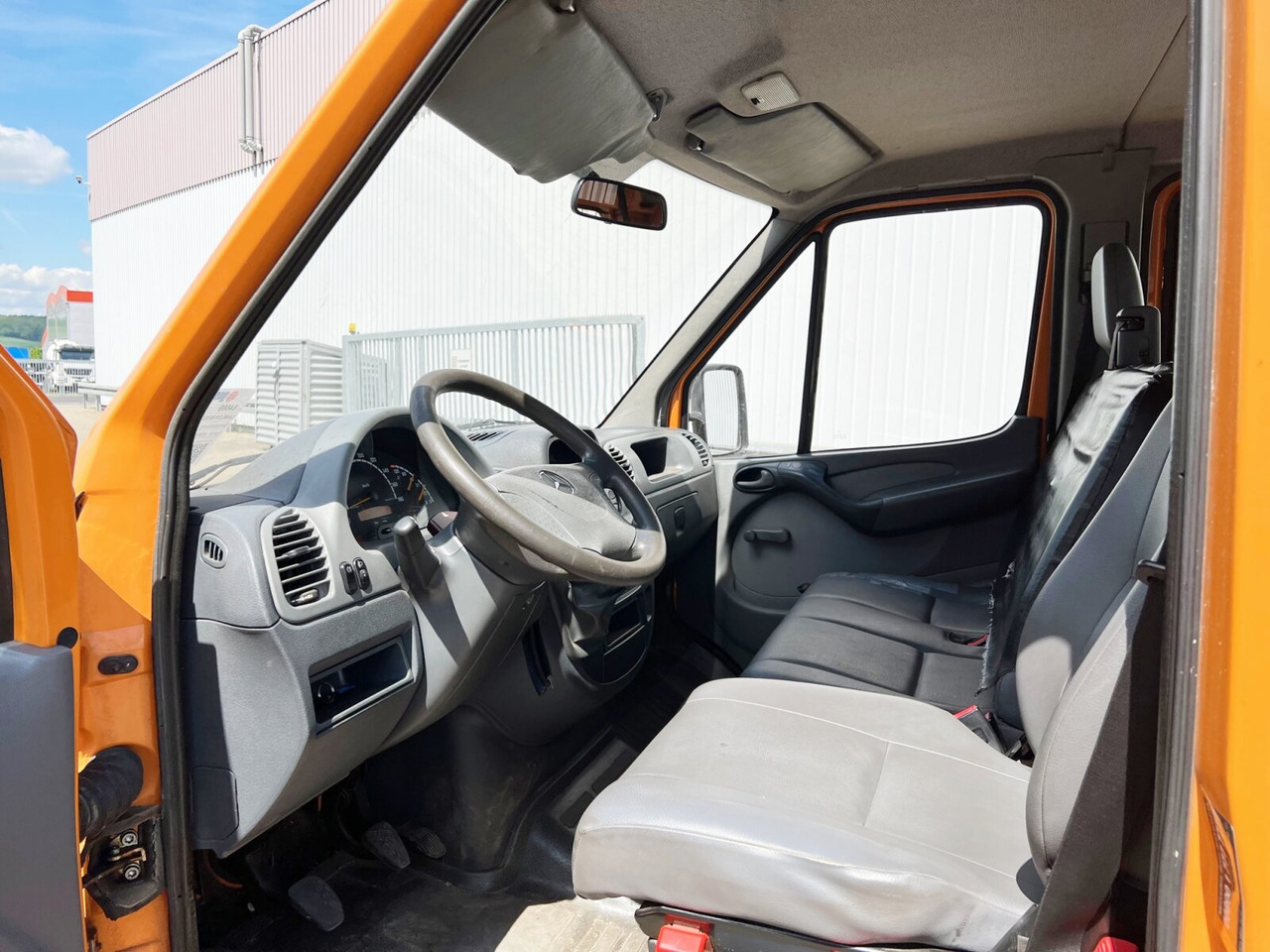 Interior photo 1: تأجير Mercedes-Benz Sprinter 308 4x2 Doka Sprinter 308 4x2 Doka Mercedes-Benz Sprinter 308 4x2 Doka Sprinter 308 4x2 Doka