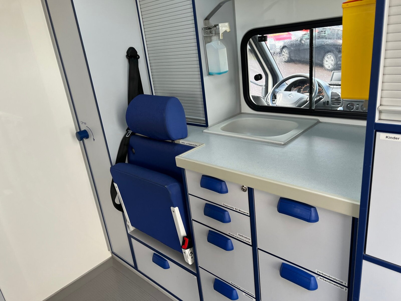 Mercedes-Benz Sprinter 313 CDI 4x2 Sprinter 313 CDI 4x2, Rettungswagen - سيارة إسعاف: صور 4 Mercedes-Benz Sprinter 313 CDI 4x2 Sprinter 313 CDI 4x2, Rettungswagen - سيارة إسعاف: صور 4