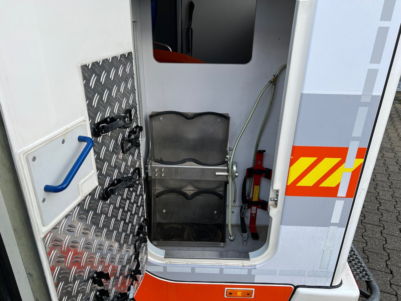Mercedes-Benz Sprinter 313 CDI 4x2 Sprinter 313 CDI 4x2, Rettungswagen - سيارة إسعاف: صور 2 Mercedes-Benz Sprinter 313 CDI 4x2 Sprinter 313 CDI 4x2, Rettungswagen - سيارة إسعاف: صور 2