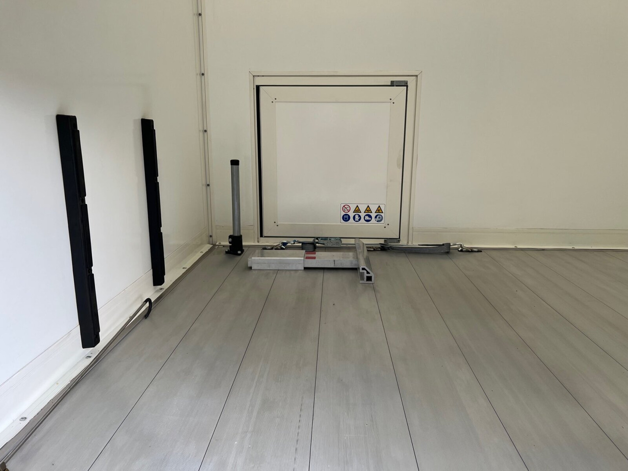 Mercedes-Benz Sprinter 516 FG 4x2 Sprinter 516 FG 4x2, MBUX, Autotransporter Comear - فان: صور 3 Mercedes-Benz Sprinter 516 FG 4x2 Sprinter 516 FG 4x2, MBUX, Autotransporter Comear - فان: صور 3