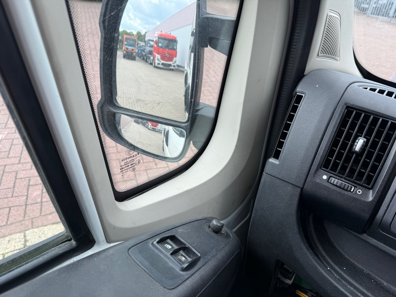 Peugeot Boxer 4x2 Doka Boxer 4x2 Doka - الشاحنات الصغيرة المسطحة, الشاحنات الصغيرة كابينة مزدوجة: صور 5 Peugeot Boxer 4x2 Doka Boxer 4x2 Doka - الشاحنات الصغيرة المسطحة, الشاحنات الصغيرة كابينة مزدوجة: صور 5