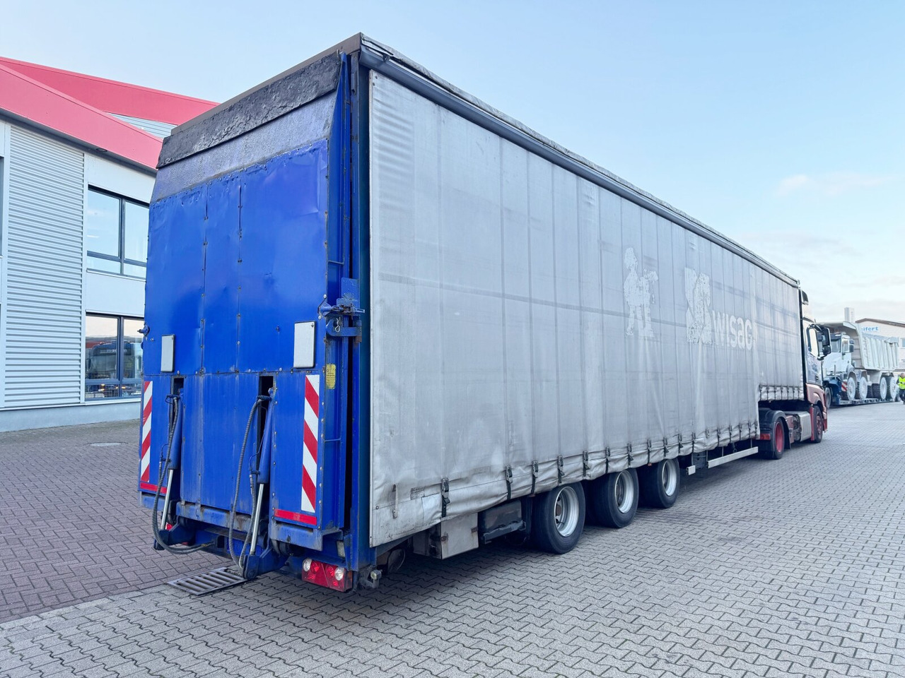 Renders NS4L32 NS4L32, Seilwinde, Edscha, hydr. Auffahrrampe - نصف مقطورة: صور 1 Renders NS4L32 NS4L32, Seilwinde, Edscha, hydr. Auffahrrampe - نصف مقطورة: صور 1