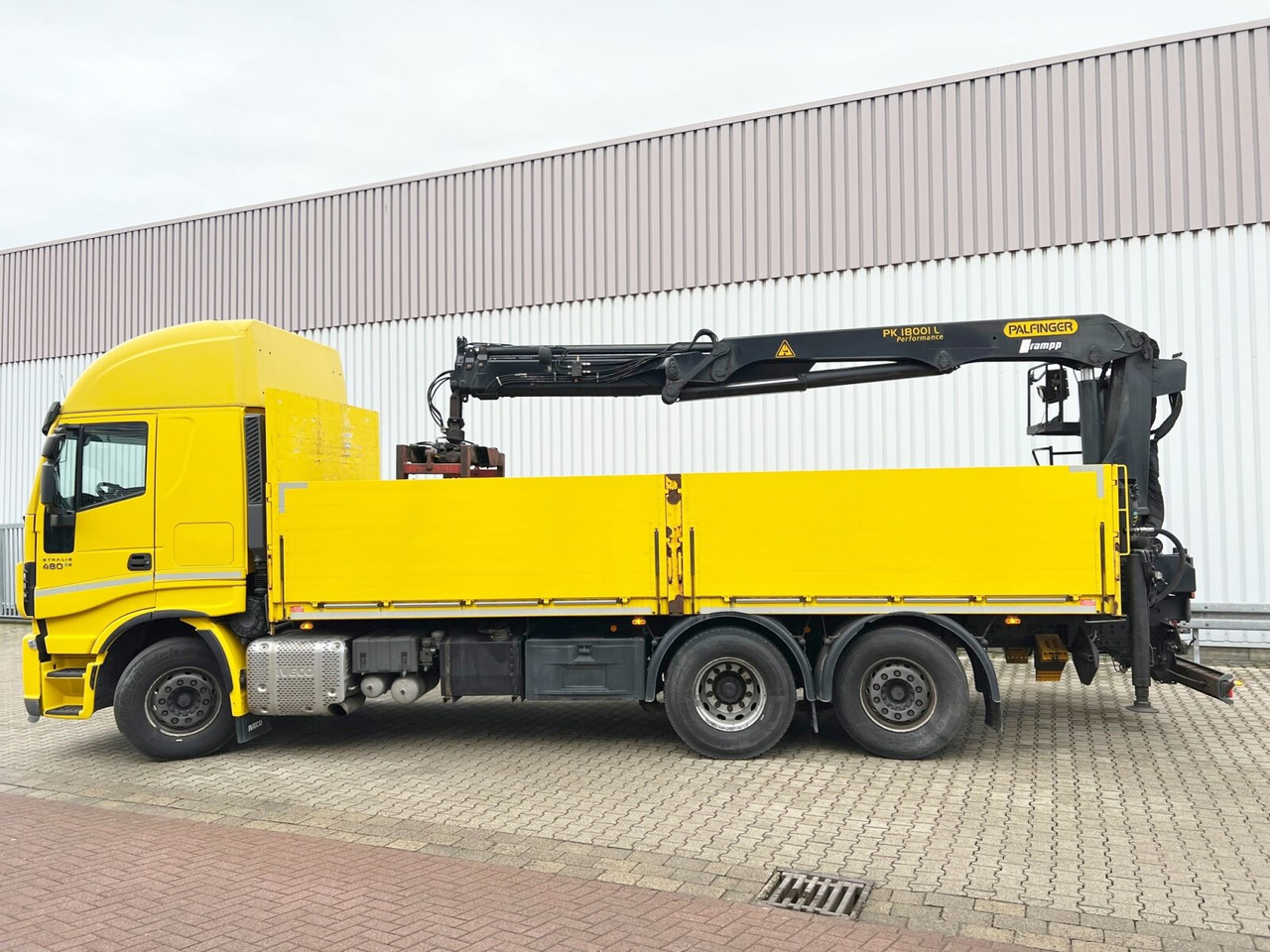 شاحنة كرين, شاحنات مسطحة Stralis AS260SY48 6x2/4 Stralis AS260SY48 6x2/4, Kran Palfinger PK18001L am Heck, Lenk-/Liftachse: صور 13