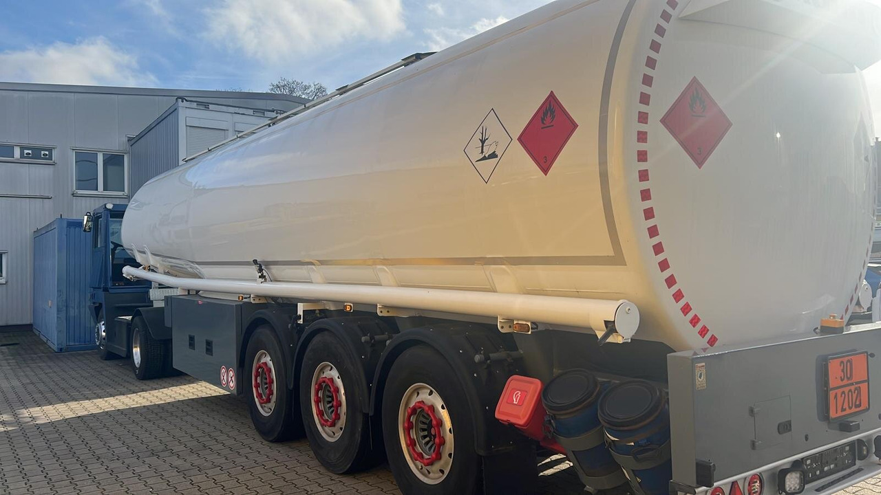 TAL-A-ZE 44,0 TAL-A-ZE 44,0, 43.500l, 4 Kammern, Untenbefüllung - نصف مقطورة صهريج: صور 5 TAL-A-ZE 44,0 TAL-A-ZE 44,0, 43.500l, 4 Kammern, Untenbefüllung - نصف مقطورة صهريج: صور 5