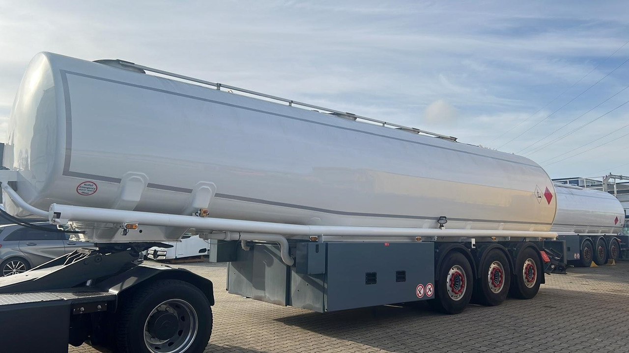 TAL-A-ZE 44,0 TAL-A-ZE 44,0, 43.500l, 4 Kammern, Untenbefüllung - نصف مقطورة صهريج: صور 1 TAL-A-ZE 44,0 TAL-A-ZE 44,0, 43.500l, 4 Kammern, Untenbefüllung - نصف مقطورة صهريج: صور 1