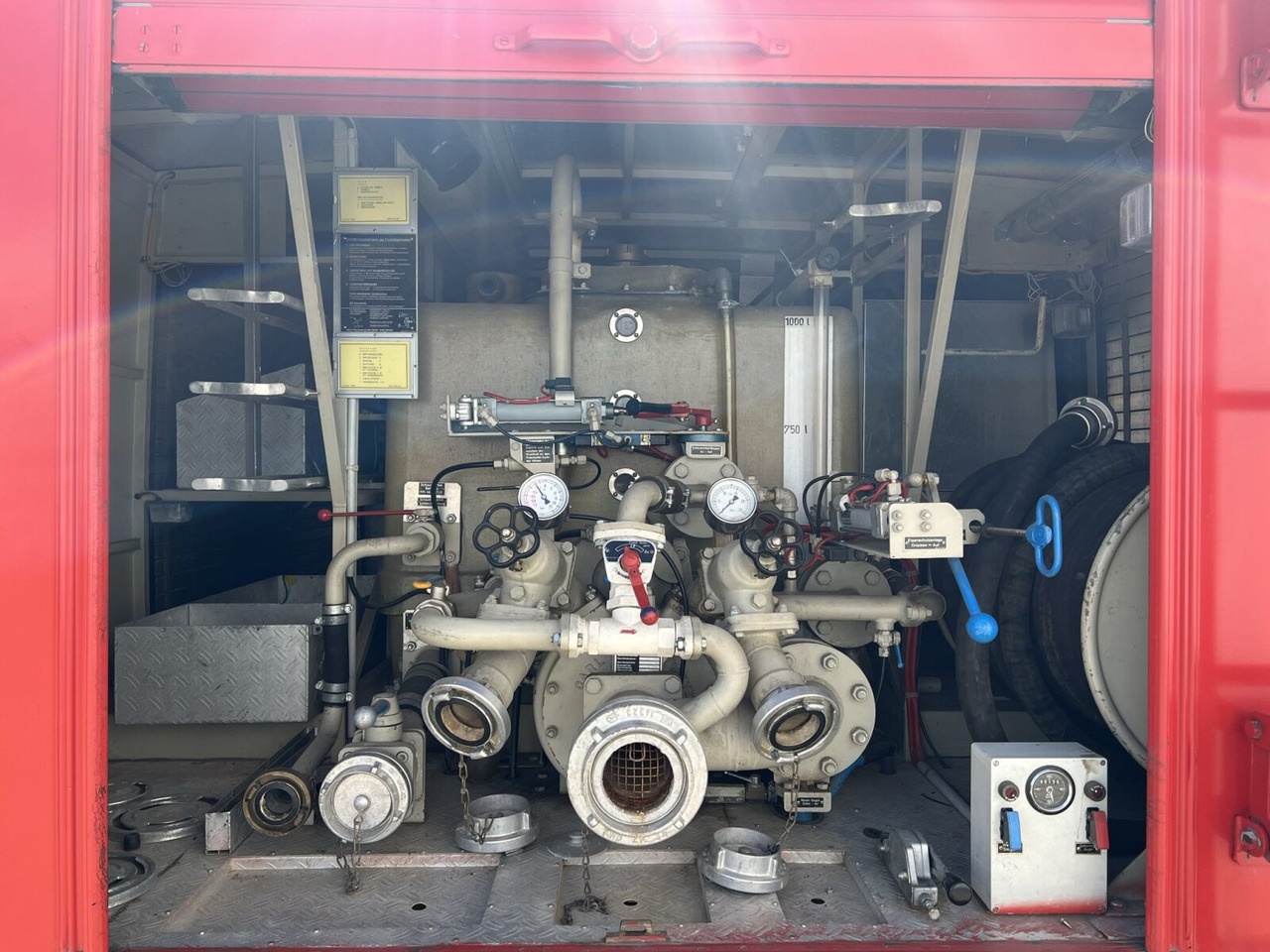 تأجير Unimog U 1300 L 435/11 4x4 U 1300 L 435/11 4x4, -Feuerwehr Unimog U 1300 L 435/11 4x4 U 1300 L 435/11 4x4, -Feuerwehr: صور 15