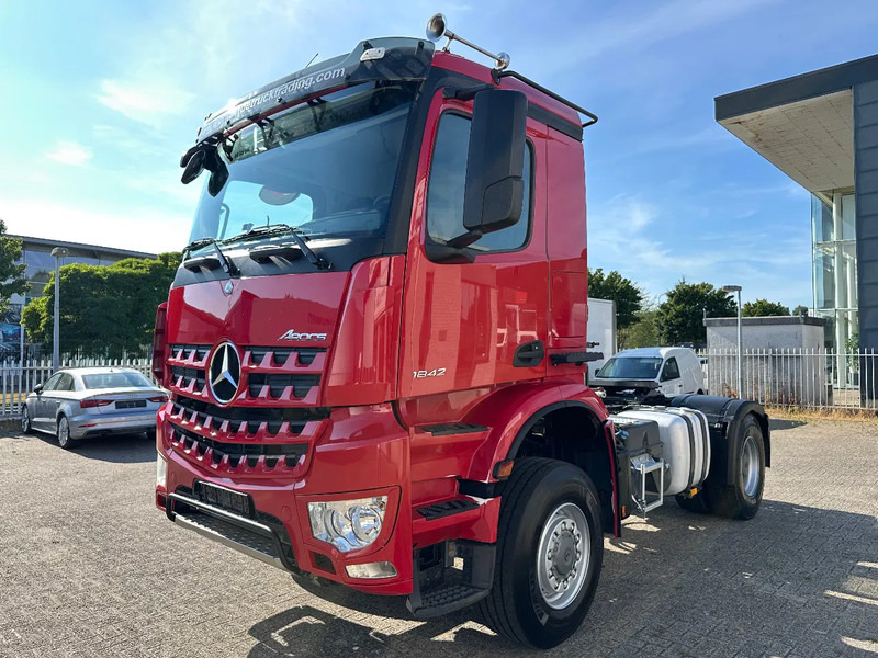 Mercedes-Benz Arocs 1824 4x4 ALLROAD + KIPPER HYDRAULIC + 334.231 KM + SPRING / SPRING + EURO 6 - شاحنة جرار: صور 1 Mercedes-Benz Arocs 1824 4x4 ALLROAD + KIPPER HYDRAULIC + 334.231 KM + SPRING / SPRING + EURO 6 - شاحنة جرار: صور 1