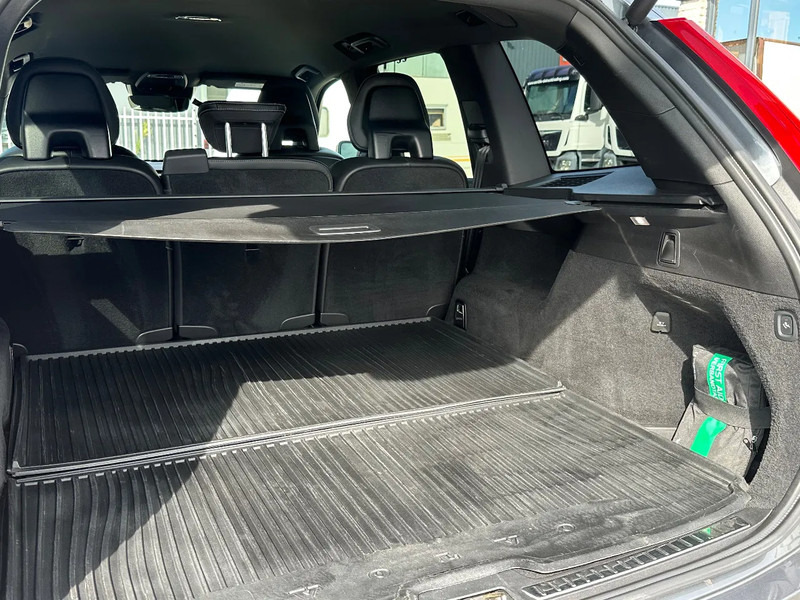 Volvo XC90 B5 AWD + R-DESIGN + FULL LEATHER + 360 CAMERA + NAVI + AHK + HARMAN KARDON - سيارة دفع رباعي: صور 4 Volvo XC90 B5 AWD + R-DESIGN + FULL LEATHER + 360 CAMERA + NAVI + AHK + HARMAN KARDON - سيارة دفع رباعي: صور 4