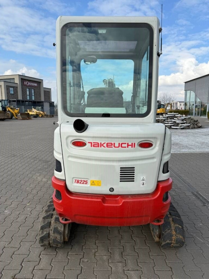 Takeuchi TB 225 V3 - حفارة مصغرة: صور 3 Takeuchi TB 225 V3 - حفارة مصغرة: صور 3