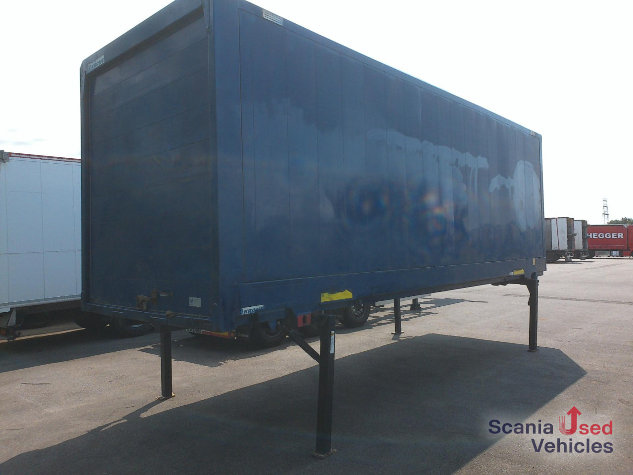 KRONE WB Koffer 7,82 Rolltor - مقطورة: صور 2 KRONE WB Koffer 7,82 Rolltor - مقطورة: صور 2