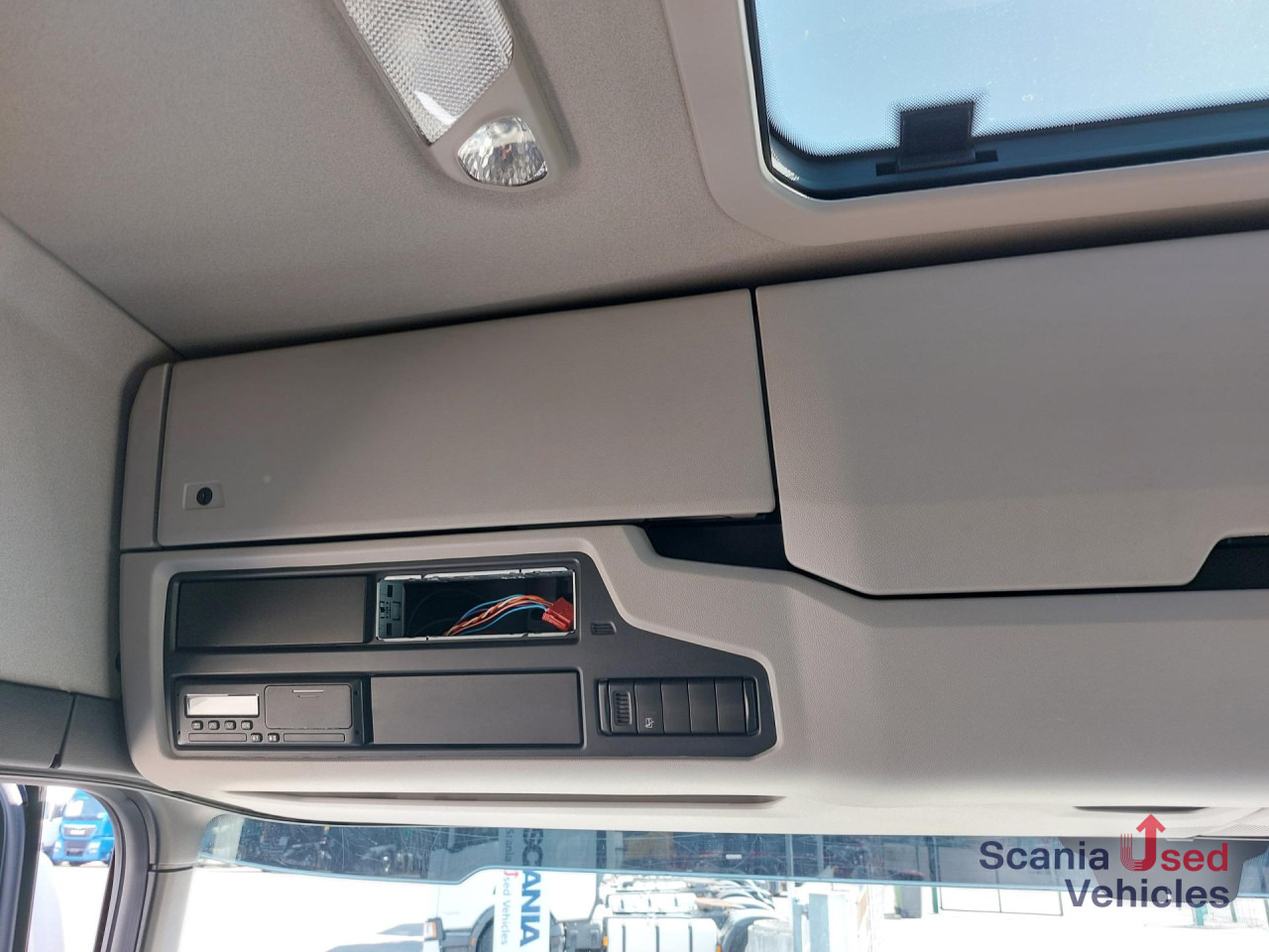 SCANIA G 410 B6x2*4NA Planen Boardwand Navi Lenk Liftachs - شاحنة ستارة: صور 5 SCANIA G 410 B6x2*4NA Planen Boardwand Navi Lenk Liftachs - شاحنة ستارة: صور 5