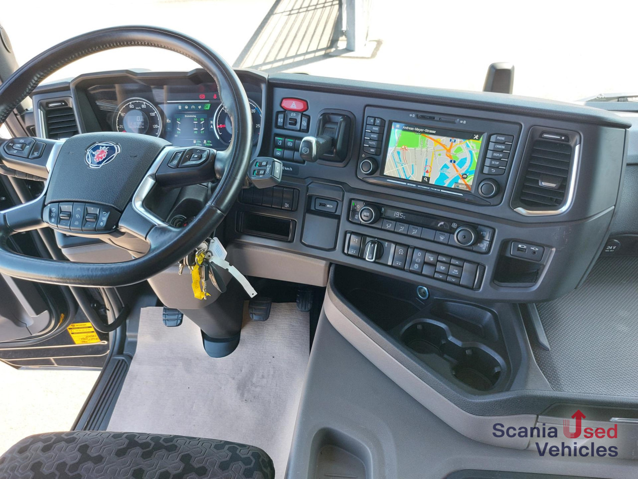 SCANIA G 410 B6x2*4NA Planen Boardwand Navi Lenk Liftachs - شاحنة ستارة: صور 4 SCANIA G 410 B6x2*4NA Planen Boardwand Navi Lenk Liftachs - شاحنة ستارة: صور 4