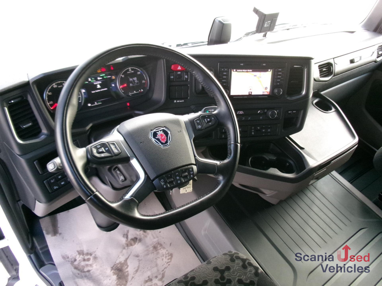 SCANIA R 460 A4x2NA SUPER NAVI Standklima DAB - شاحنة جرار: صور 2 SCANIA R 460 A4x2NA SUPER NAVI Standklima DAB - شاحنة جرار: صور 2