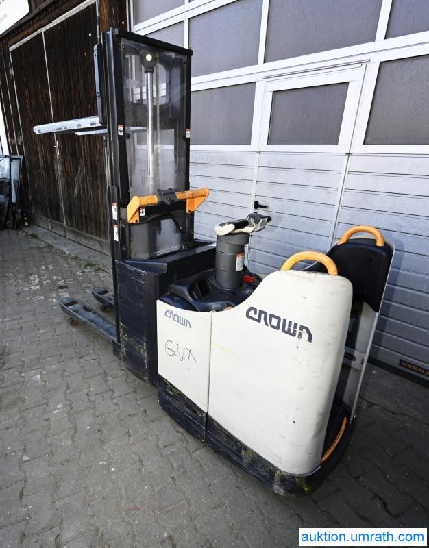 Crown DT 3040 Doppelstock Hochhubwagen Elektro Mitfahr- Hubwagen Initialhub - رافعات ترتيب البضائع: صور 2 Crown DT 3040 Doppelstock Hochhubwagen Elektro Mitfahr- Hubwagen Initialhub - رافعات ترتيب البضائع: صور 2