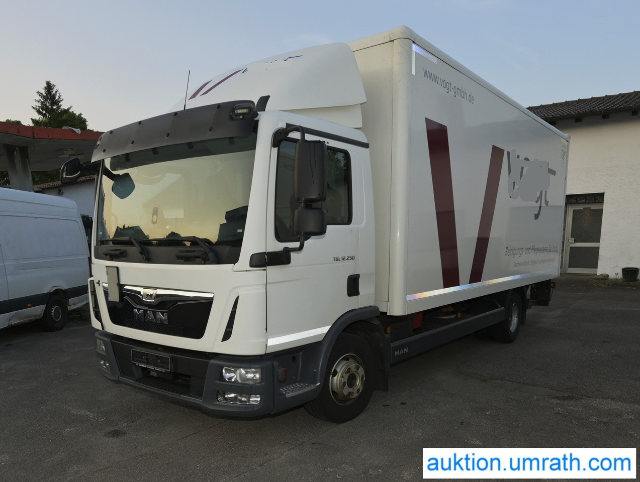 MAN TGL 12.250 4x2 L/BL Koffer Ladebordwand Klimaautomatik NAVI Luftfederung Automatikgetriebe EURO 6 - بصندوق مغلق شاحنة: صور 1 MAN TGL 12.250 4x2 L/BL Koffer Ladebordwand Klimaautomatik NAVI Luftfederung Automatikgetriebe EURO 6 - بصندوق مغلق شاحنة: صور 1