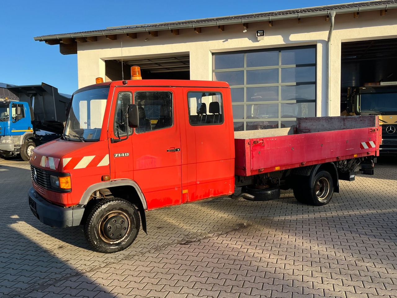 Mercedes-Benz 714D Doka Pritsche - الشاحنات الصغيرة المسطحة, الشاحنات الصغيرة كابينة مزدوجة: صور 4 Mercedes-Benz 714D Doka Pritsche - الشاحنات الصغيرة المسطحة, الشاحنات الصغيرة كابينة مزدوجة: صور 4