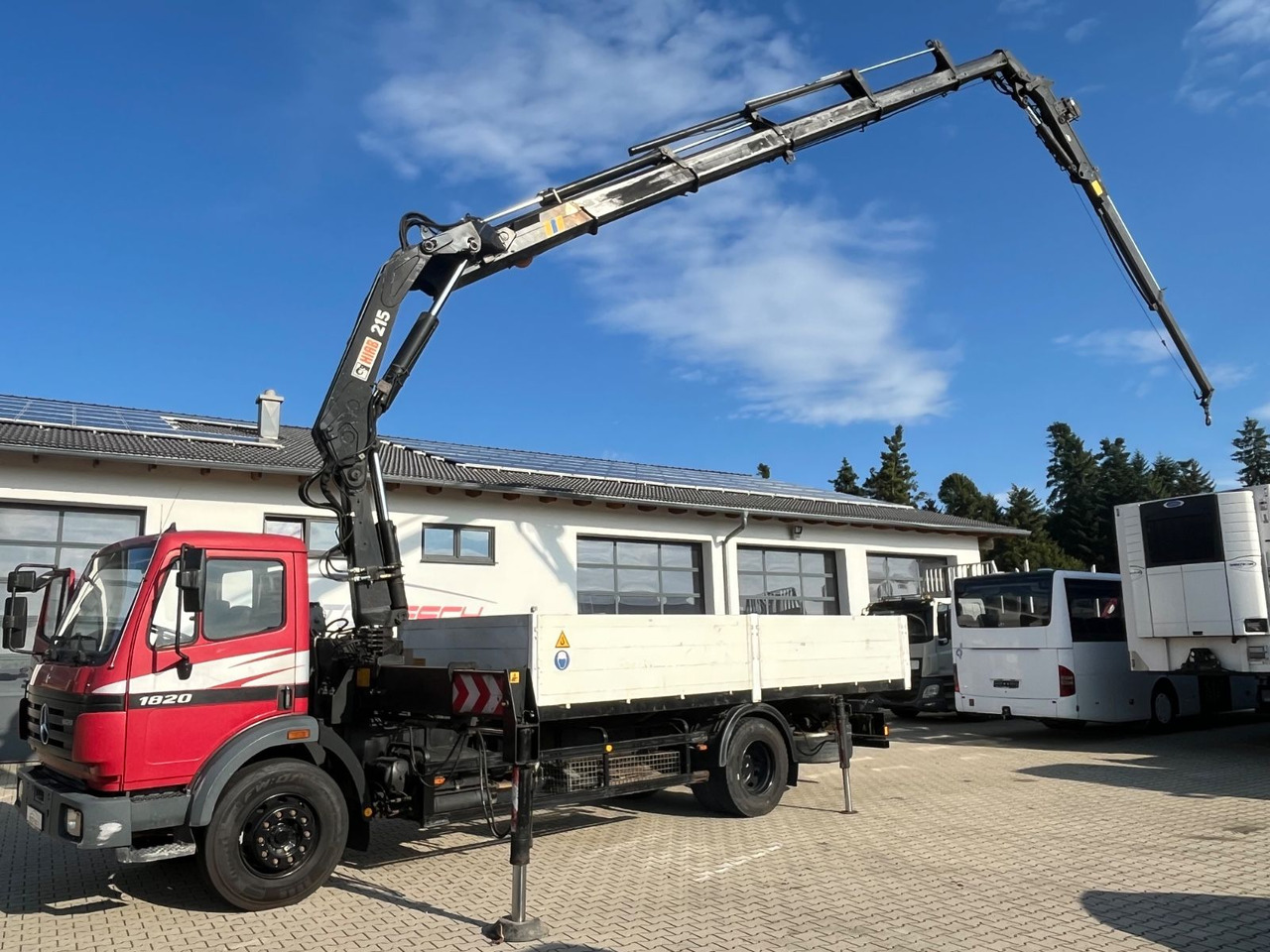 Mercedes-Benz SK 1820 mit HIAB 215-5 mit Jib und Winde - شاحنات مسطحة, شاحنة كرين: صور 1 Mercedes-Benz SK 1820 mit HIAB 215-5 mit Jib und Winde - شاحنات مسطحة, شاحنة كرين: صور 1