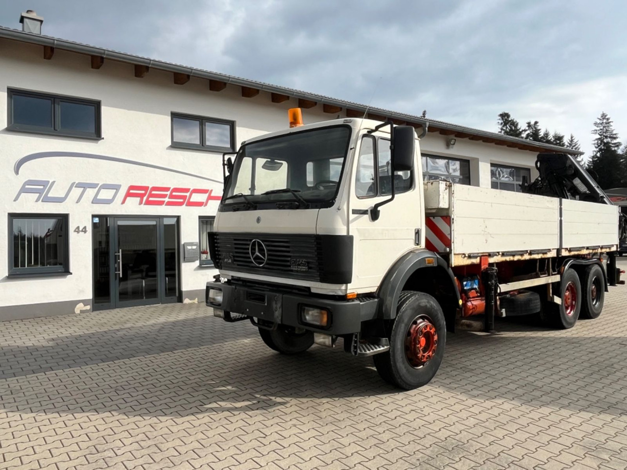 Mercedes-Benz SK 2635 6x4 V8 Pritsche mit HIAB 300-4 - شاحنات مسطحة, شاحنة كرين: صور 2 Mercedes-Benz SK 2635 6x4 V8 Pritsche mit HIAB 300-4 - شاحنات مسطحة, شاحنة كرين: صور 2