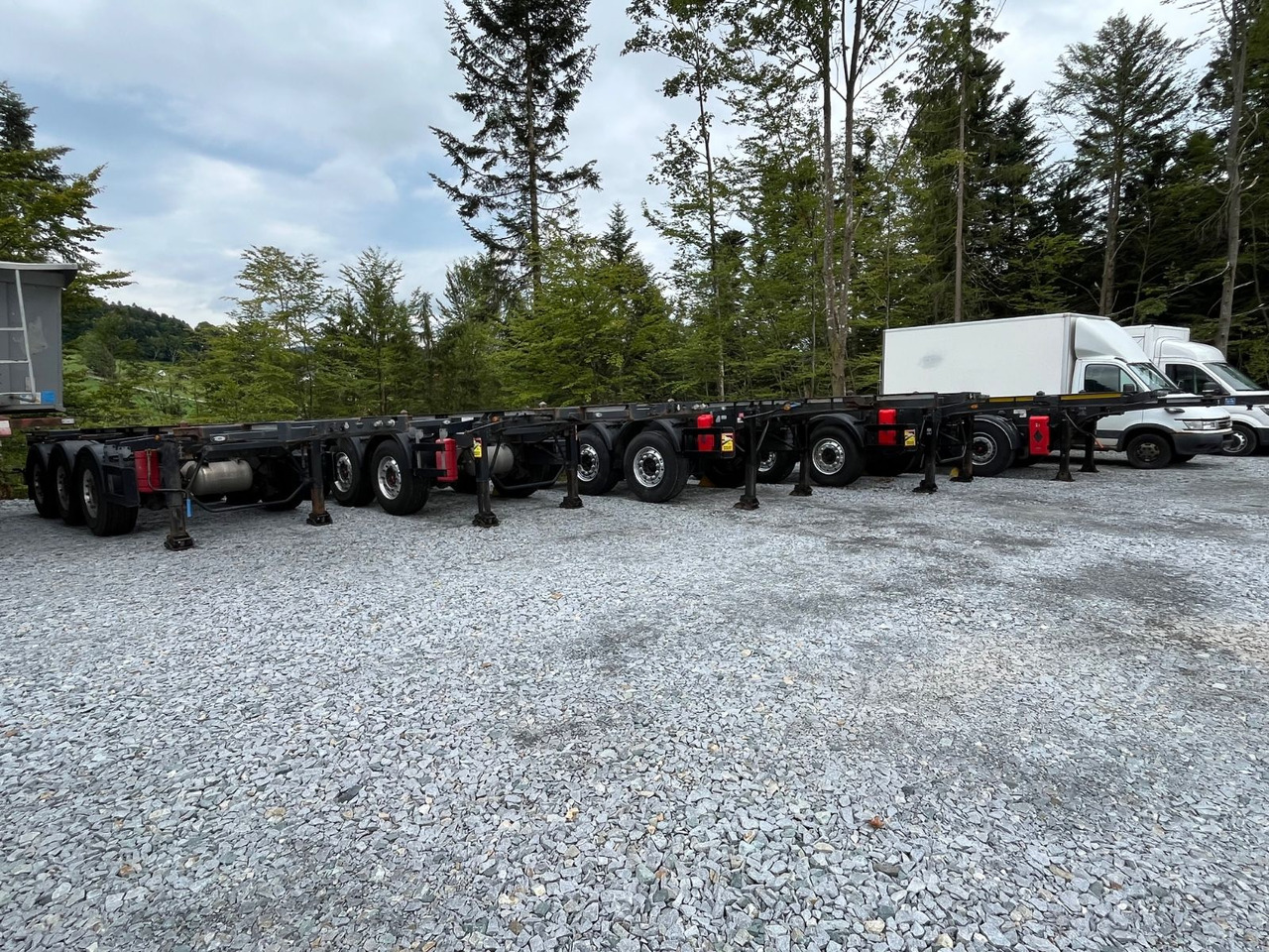 Schwarzmüller S1 R-Serie Tank Chassis ADR SAF Alufelgen - شاحنات الحاويات/ جسم علوي قابل للتغيير نصف مقطورة: صور 1 Schwarzmüller S1 R-Serie Tank Chassis ADR SAF Alufelgen - شاحنات الحاويات/ جسم علوي قابل للتغيير نصف مقطورة: صور 1