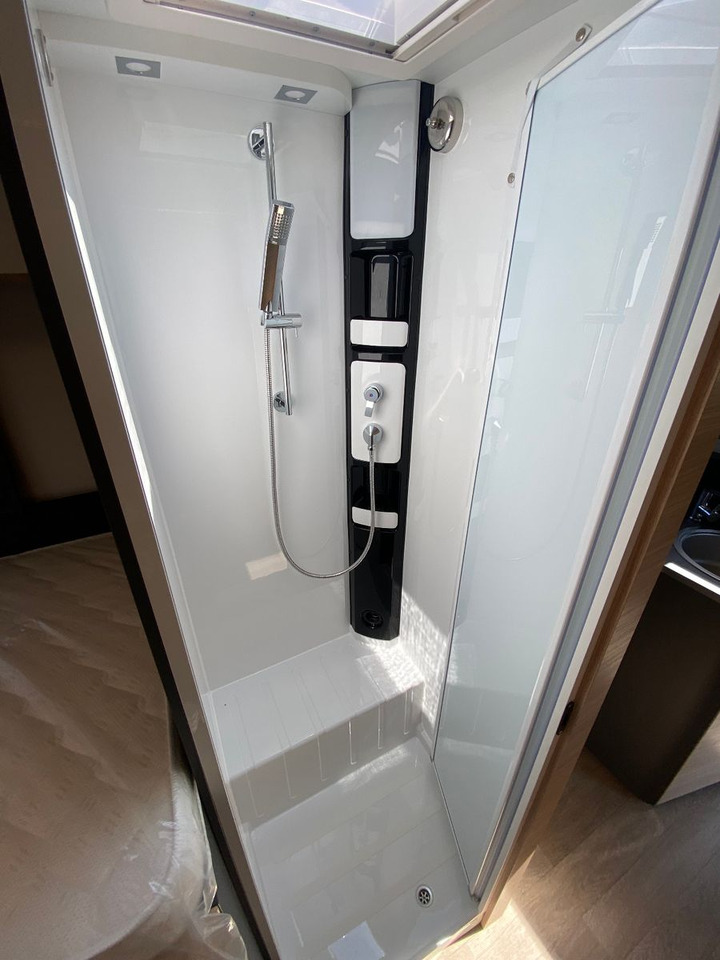 موتر هوم شبه متكامل Hobby Optima De Luxe T70 GE,Automatik: صور 14
