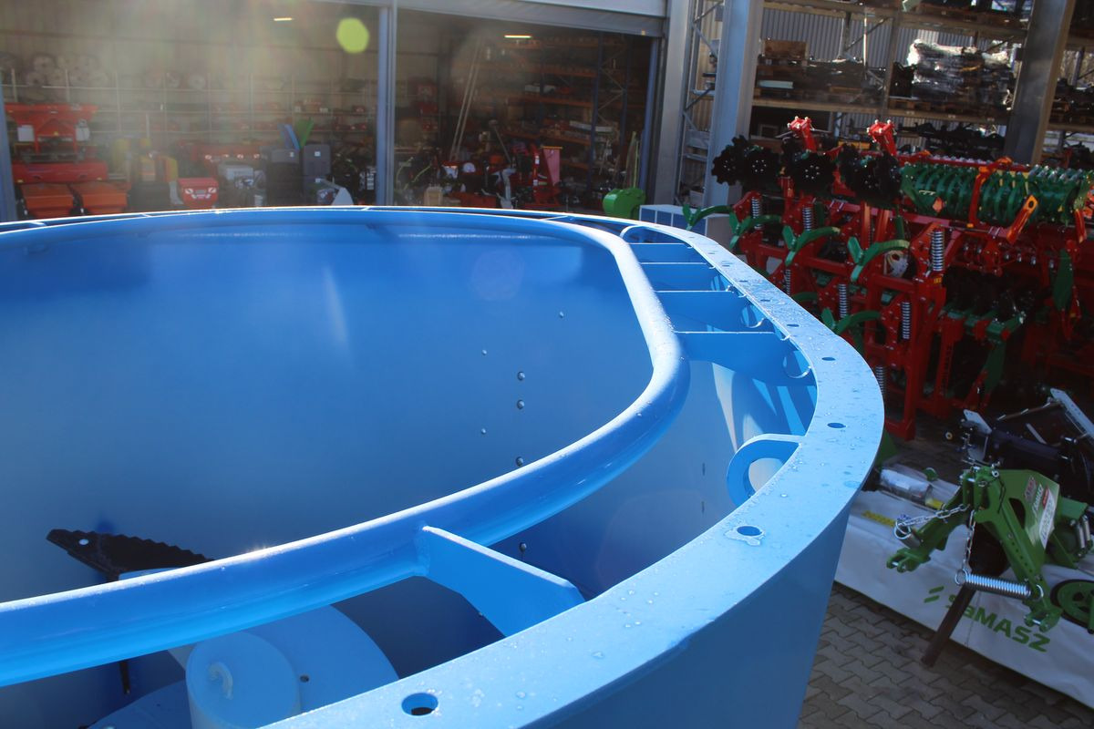 Euromilk Futtermischwagen Rino FX 900 Compact - آلة خلط وتوزيع الأعلاف: صور 4 Euromilk Futtermischwagen Rino FX 900 Compact - آلة خلط وتوزيع الأعلاف: صور 4