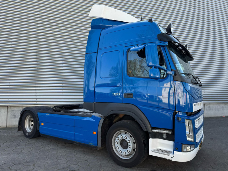 Volvo FM 370 / 2 Tanks / I-Shift / NL Truck - شاحنة جرار: صور 2 Volvo FM 370 / 2 Tanks / I-Shift / NL Truck - شاحنة جرار: صور 2