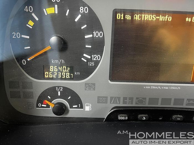 Bucher Municipal STKF 9500 4X4 - سياره كنس شوارع: صور 2 Bucher Municipal STKF 9500 4X4 - سياره كنس شوارع: صور 2