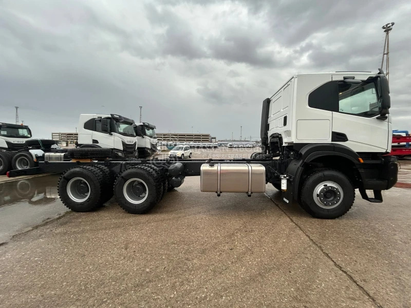 Iveco T-WAY AT380T43H 6x4 R20 Tyres Chassis - Barcelona Stock - الشاسيه شاحنة: صور 2 Iveco T-WAY AT380T43H 6x4 R20 Tyres Chassis - Barcelona Stock - الشاسيه شاحنة: صور 2