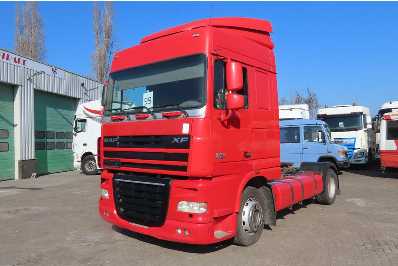DAF XF 105.460 Euro5 evv, 2 beds, 2 tanks - شاحنة جرار: صور 1 DAF XF 105.460 Euro5 evv, 2 beds, 2 tanks - شاحنة جرار: صور 1