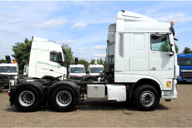 DAF XF 530 6x4 Retarder, Frigo, P-Cool, 2 beds - شاحنة جرار: صور 4 DAF XF 530 6x4 Retarder, Frigo, P-Cool, 2 beds - شاحنة جرار: صور 4