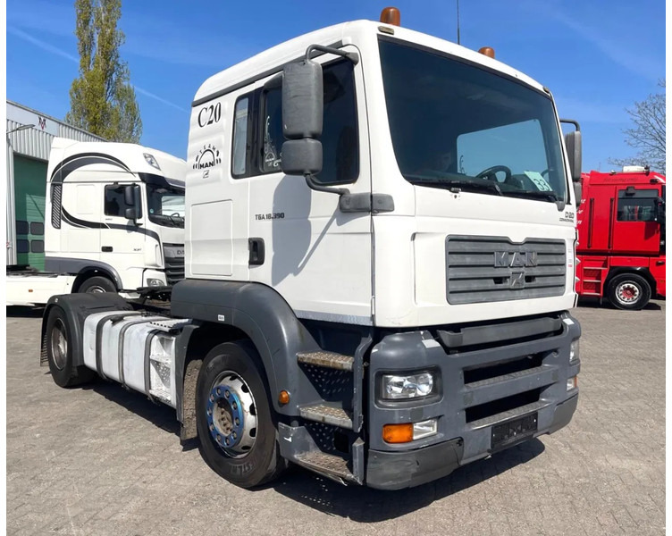 MAN TGA 18.390 Manual - شاحنة جرار: صور 1 MAN TGA 18.390 Manual - شاحنة جرار: صور 1