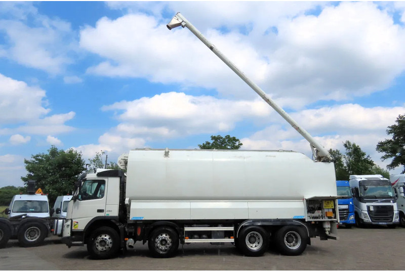 Volvo FMX 450 8x4 AUGER, radio control, 7 COMP. Full Volvo Service! . EXCELLENT condition - شاحنة صهريج: صور 2 Volvo FMX 450 8x4 AUGER, radio control, 7 COMP. Full Volvo Service! . EXCELLENT condition - شاحنة صهريج: صور 2