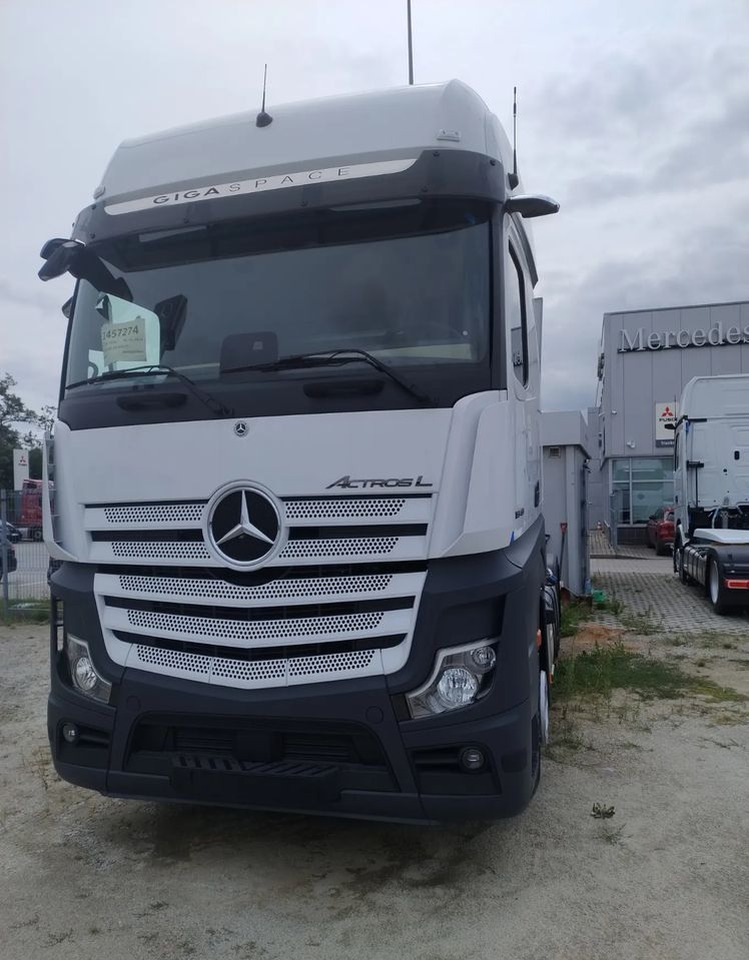 Mercedes-Benz Actros - شاحنة جرار: صور 1 Mercedes-Benz Actros - شاحنة جرار: صور 1