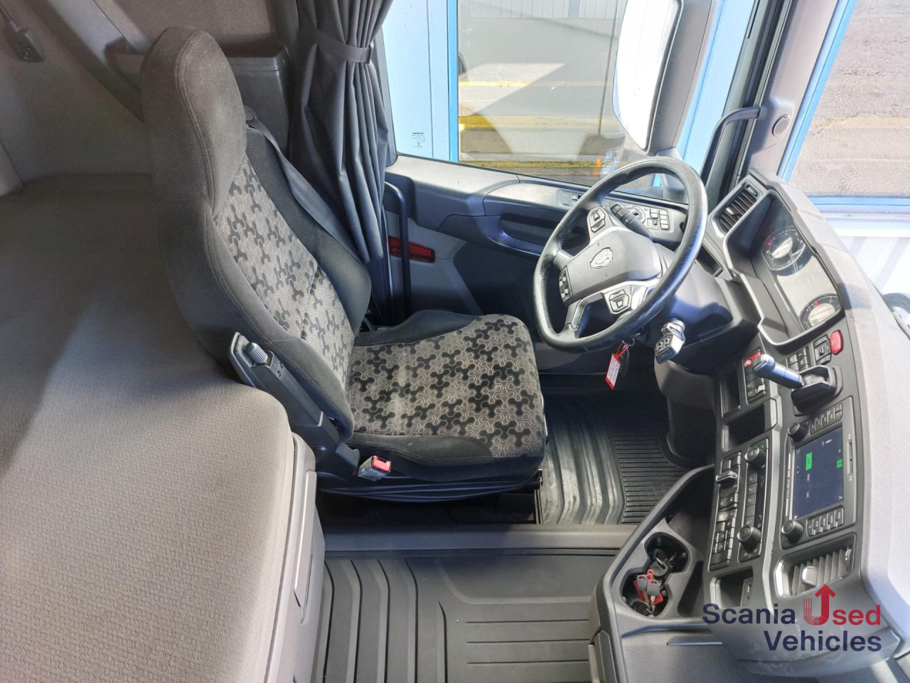 شاحنة جرار SCANIA R 410 A4x2NA Highline: صور 15