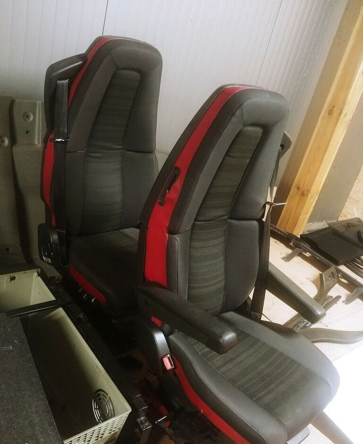 Volvo SET OF 2 PNEUMATIC AIR S, LEFT AND RIGHT, LHD Volvo FH4 - مقاعد السيارات - شاحنة: صور 1 Volvo SET OF 2 PNEUMATIC AIR S, LEFT AND RIGHT, LHD Volvo FH4 - مقاعد السيارات - شاحنة: صور 1