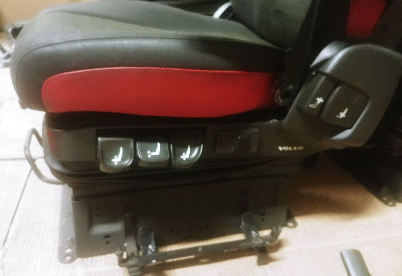 Volvo SET OF 2 PNEUMATIC AIR S, LEFT AND RIGHT, LHD Volvo FH4 - مقاعد السيارات - شاحنة: صور 5 Volvo SET OF 2 PNEUMATIC AIR S, LEFT AND RIGHT, LHD Volvo FH4 - مقاعد السيارات - شاحنة: صور 5