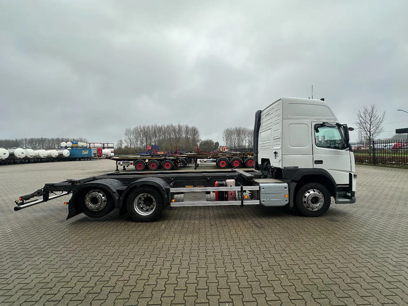 Volvo FM 380 Globetrotter 6x2, ADR (FL, AT, OX), LIFT/STEER, 636.183km - الشاسيه شاحنة: صور 4 Volvo FM 380 Globetrotter 6x2, ADR (FL, AT, OX), LIFT/STEER, 636.183km - الشاسيه شاحنة: صور 4