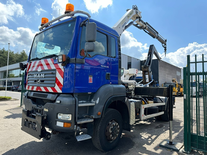 MAN TGA 18.310 4x4 HOOKLIFT + CRANE PALFINGER PK12000 - RADIO - ROTATOR - STEEL SPRING / HUB REDUCTION - MANUAL ZF - BE TRUCK - شاحنة ذات الخطاف, شاحنة كرين: صور 3 MAN TGA 18.310 4x4 HOOKLIFT + CRANE PALFINGER PK12000 - RADIO - ROTATOR - STEEL SPRING / HUB REDUCTION - MANUAL ZF - BE TRUCK - شاحنة ذات الخطاف, شاحنة كرين: صور 3